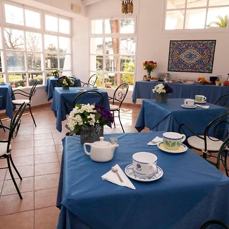 Hotel Il Miraggio Fregenae Esterno foto