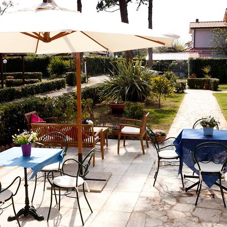 Hotel Il Miraggio Fregenae Esterno foto