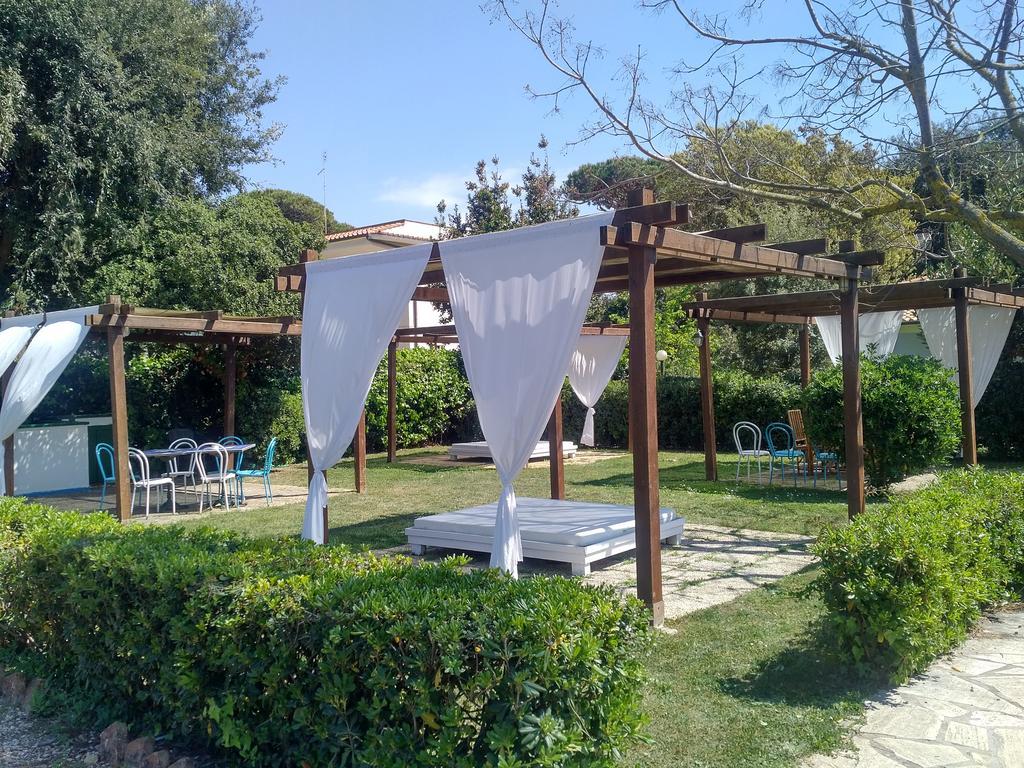 Hotel Il Miraggio Fregenae Esterno foto